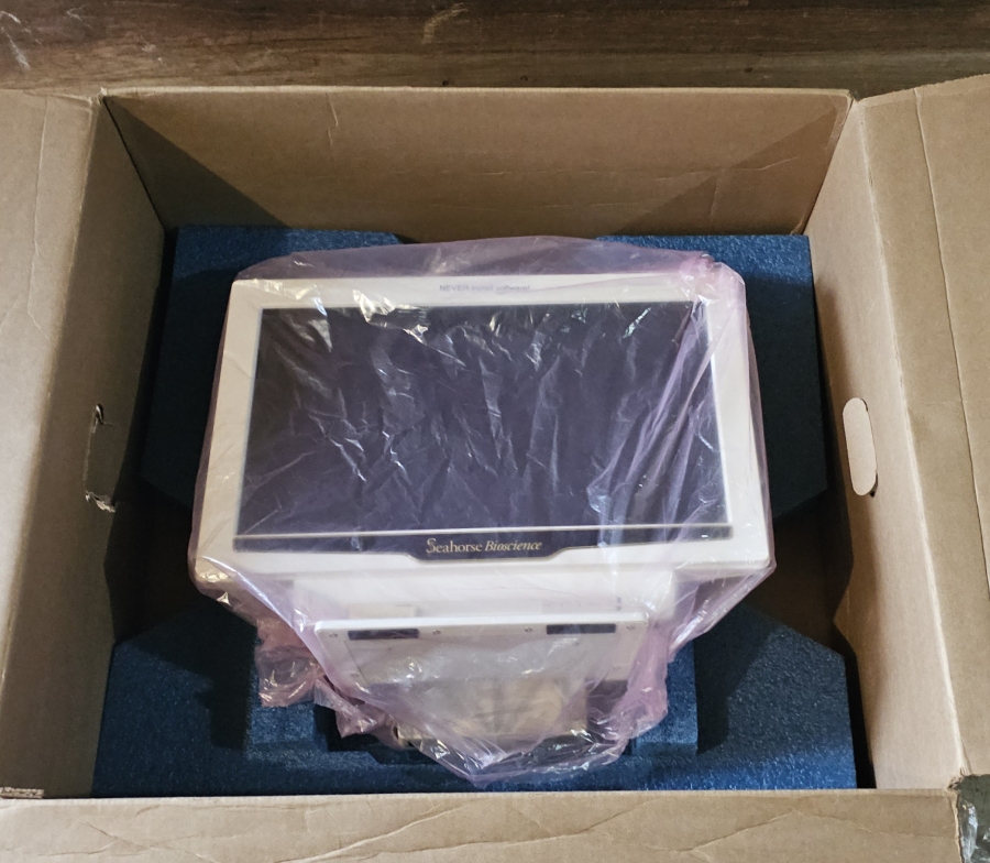 Seahorse Science Extracellular Flux Analyzer w/ Monitor; SN:410188, photo 25 of 52