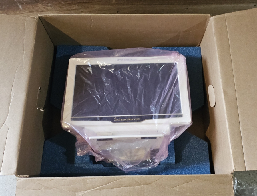 Seahorse Science Extracellular Flux Analyzer w/ Monitor; SN:410188, photo 26 of 52