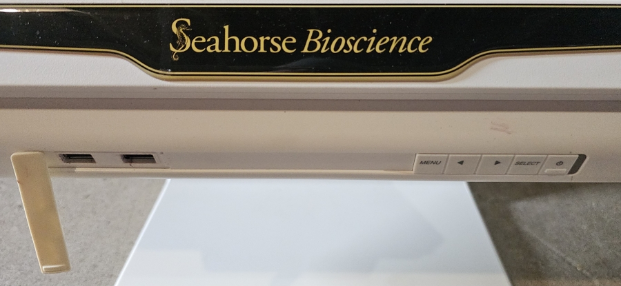 Seahorse Science Extracellular Flux Analyzer w/ Monitor; SN:410188, photo 30 of 52