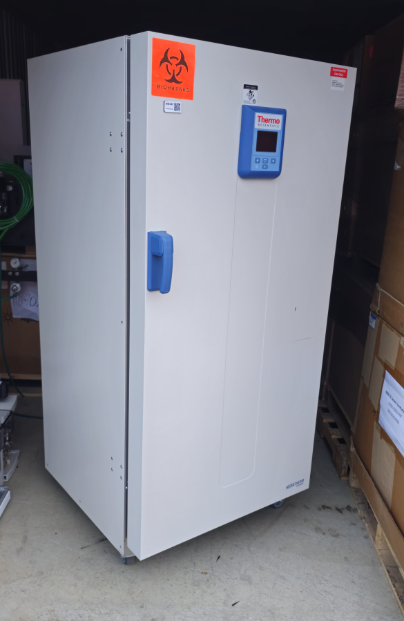 Thermo Scientific Heratherm IGS400 Microbiological Incubator; SN:42526836, photo 23 of 24