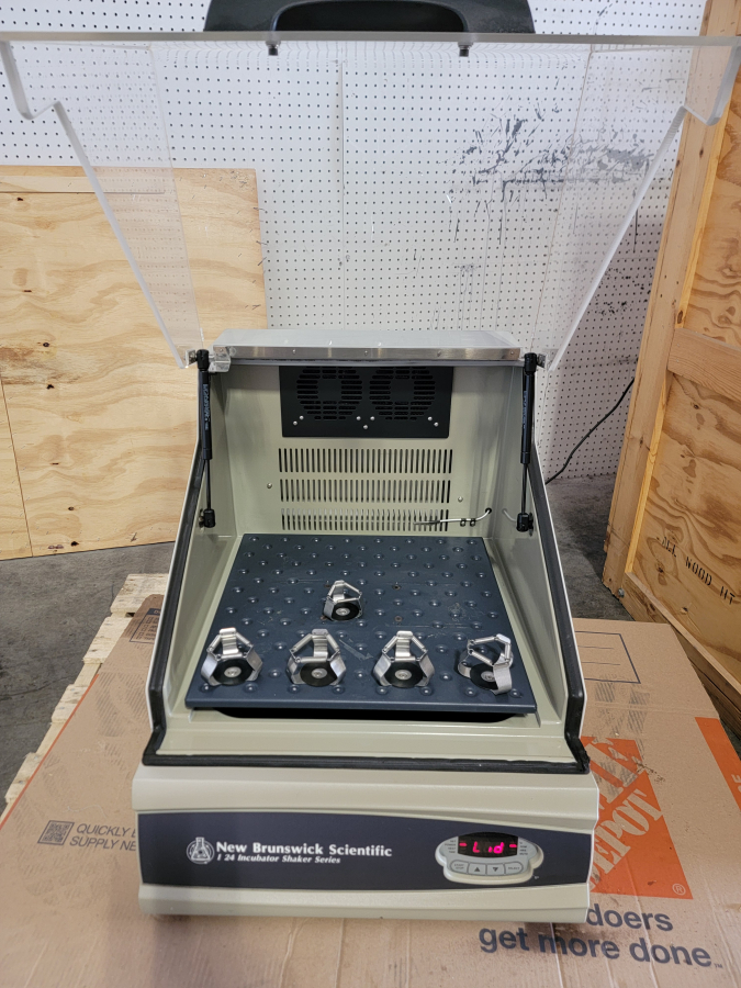 New Brunswick I24 I-Series 24 Incubator Orbital Shaker M1344-0010 +5 Clamps; SN:800835909, photo 3 of 8