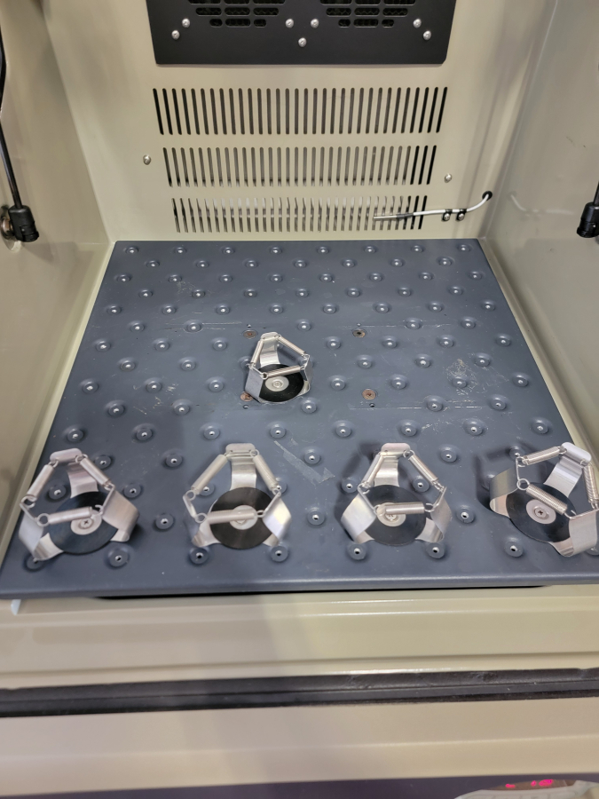 New Brunswick I24 I-Series 24 Incubator Orbital Shaker M1344-0010 +5 Clamps; SN:800835909, photo 4 of 8