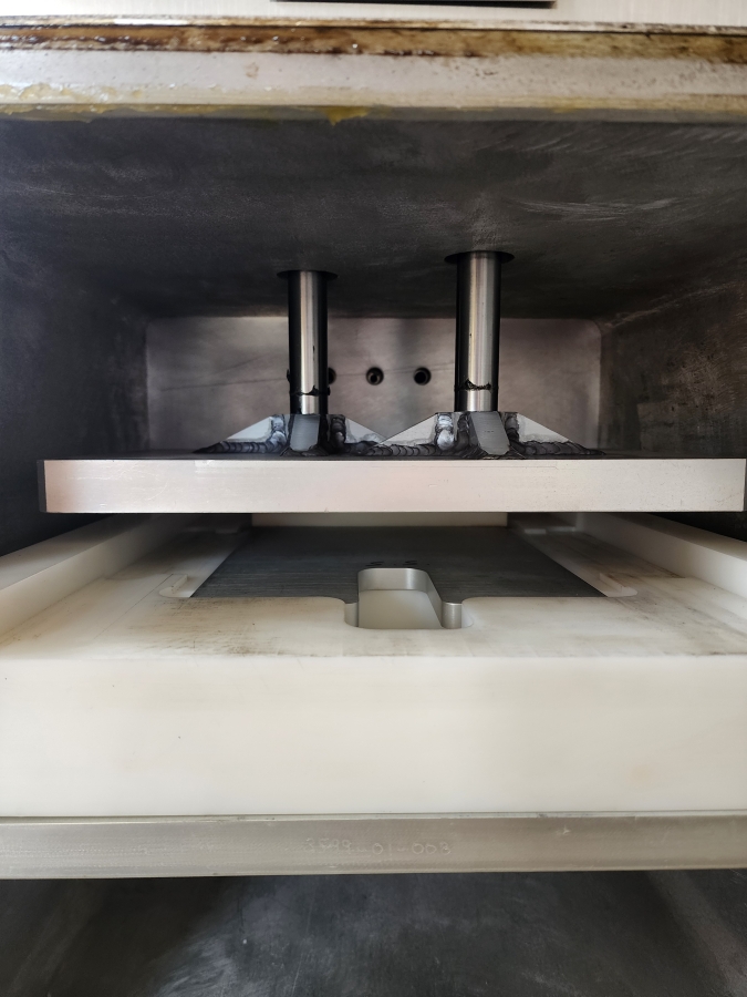 KMD 3599 SS Vacuum Forming Press System w/ GE Pump Motor & parts 2008 SS; SN:CPS-2887, photo 4 of 18