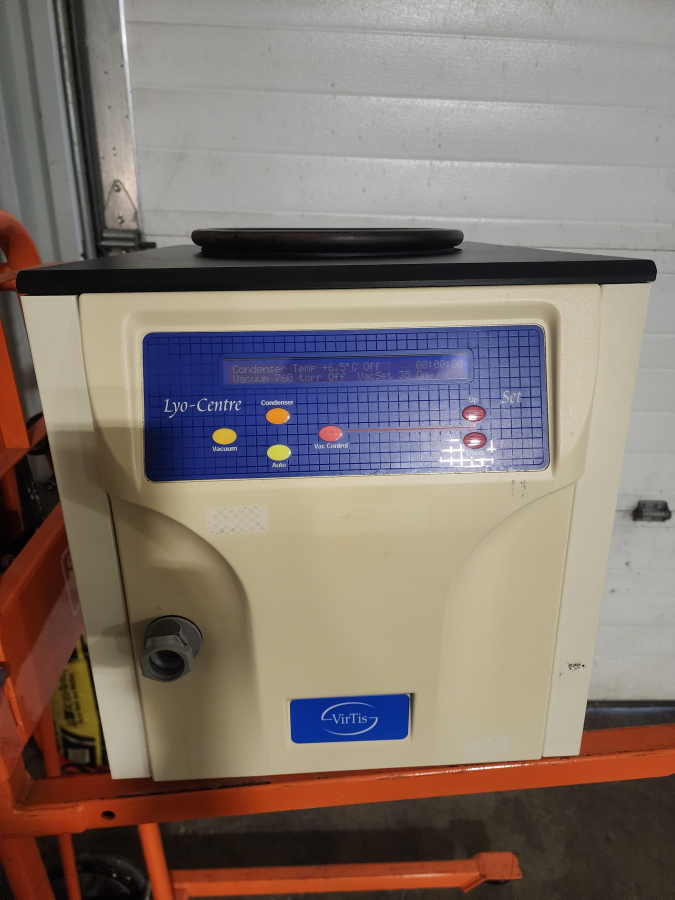 VirTis 3.5L DBTZL-105 412612 Benchtop freeze dryer; SN:219839, photo 2 of 11