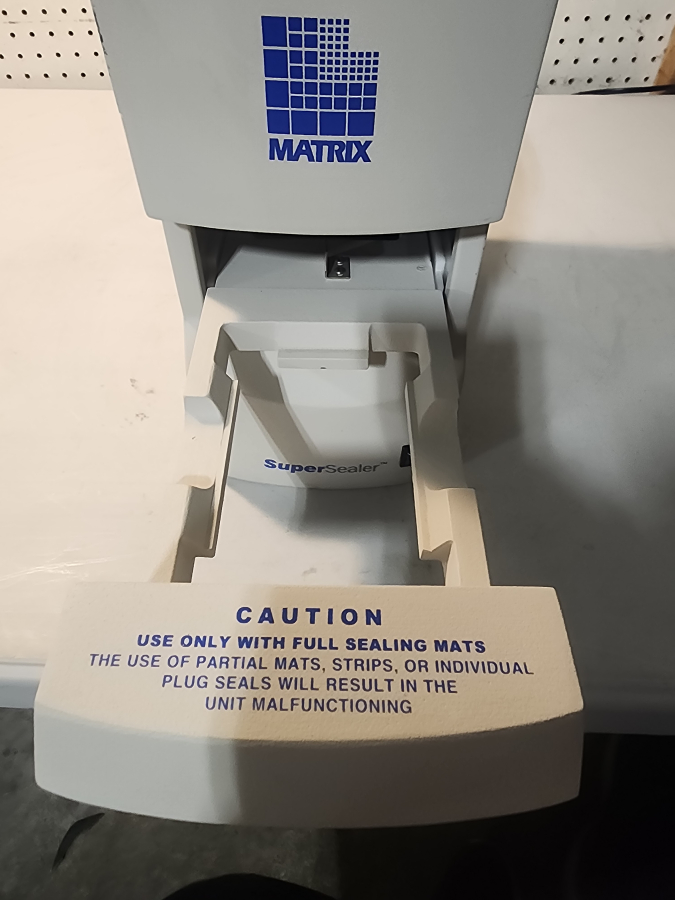 Apogent Discoveries 4110 Matrix Super Sealer Microplate Sealer, 24VDC; SN:58081, photo 4 of 6