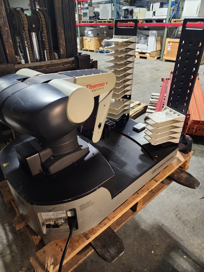 Thermo Scientific F01064 CRS F01229 Catalyst Express Automated robotic arm; SN:RA50702461R, photo 4 of 7