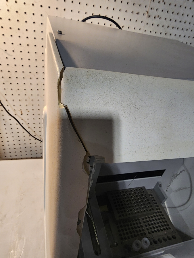Genomic Solutions Investigator ProMS Protein digestion station, Faceplate has cracked corner; SN:1044, photo 5 of 10