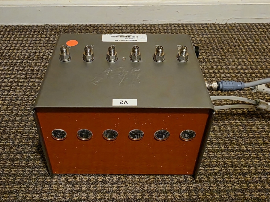Finesse G3Lab Universal F100-2277-303 Rev 4 Biroreactor controller, manifold, pump; SN:AH5441610015/3/4/6/7/8/9/12, photo 9 of 36