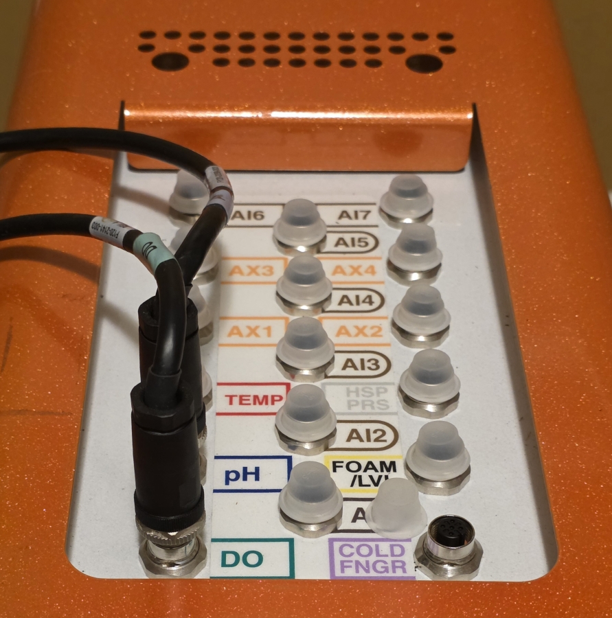 Finesse G3Lab Universal F100-2277-303 Rev 4 Biroreactor controller, manifold, pump; SN:AH5441610015/3/4/6/7/8/9/12, photo 19 of 36