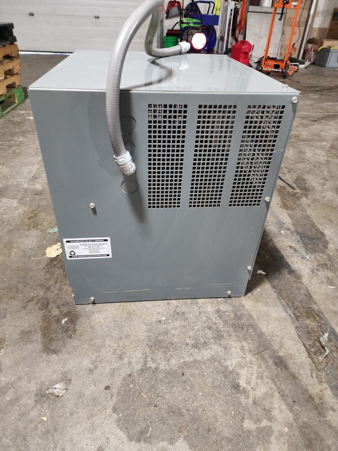 Ametek Prestolite Power 680T3-12UM Power Ultra Maxx industrial battery charger, photo 4 of 8