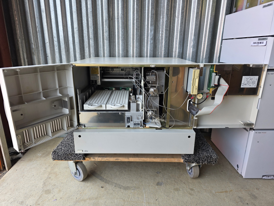 Shimadzu HPLC LOT SIL-HTA SIL-10AF x2 LC-20AT SCL-10AVP x3 DGU-14A x7 FCV-10ALVP x2 SN:L20013900027, photo 71 of 99