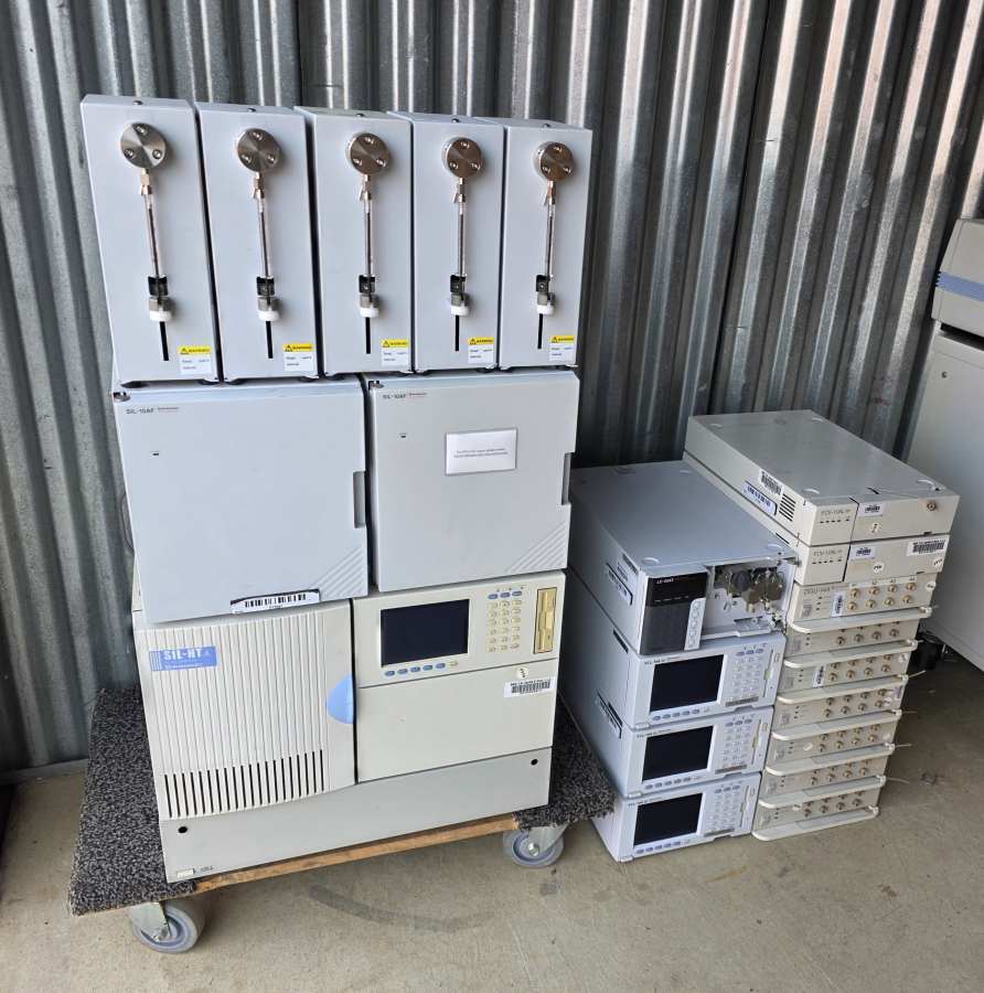 Shimadzu HPLC LOT SIL-HTA SIL-10AF x2 LC-20AT SCL-10AVP x3 DGU-14A x7 FCV-10ALVP x2 SN:L20013900027, photo 92 of 99