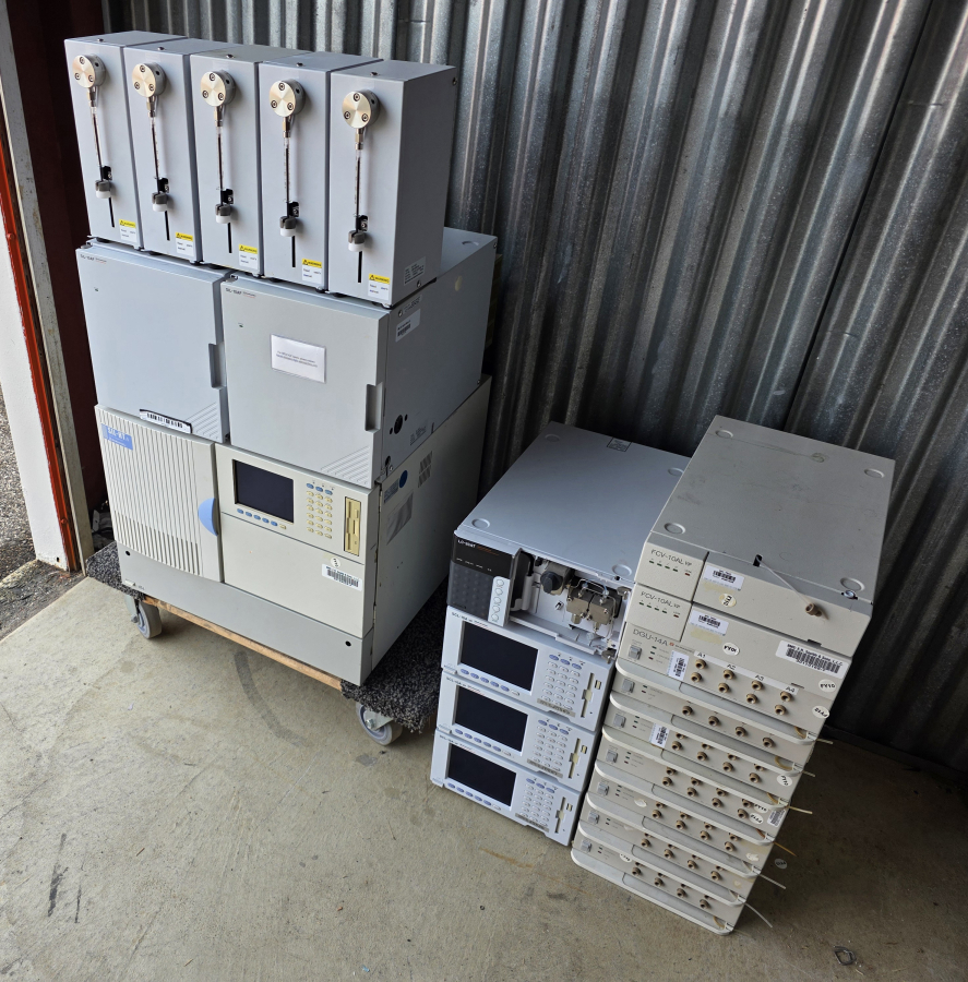 Shimadzu HPLC LOT SIL-HTA SIL-10AF x2 LC-20AT SCL-10AVP x3 DGU-14A x7 FCV-10ALVP x2 SN:L20013900027, photo 93 of 99