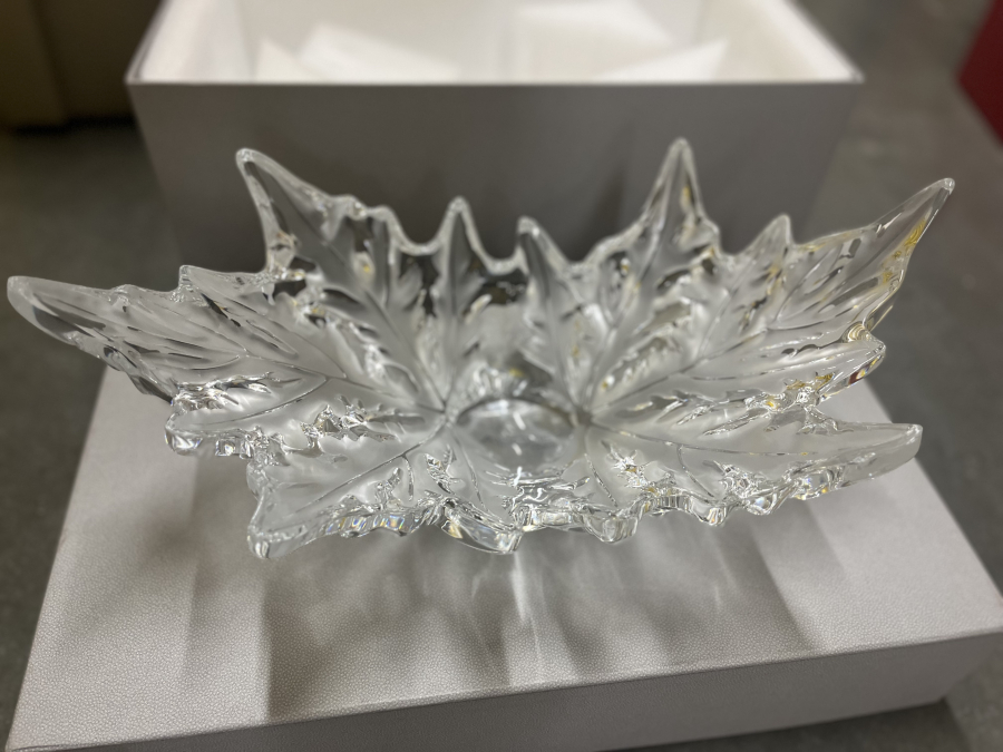 Lalique Champs Elysees Crystal Frosted Glass Leaf Centerpiece Decorative Bowl , photo 1 of 2