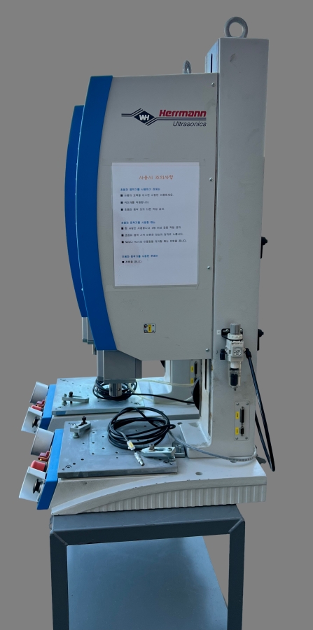 Pair of Herrmann HSDDC 4.5kW 20kHz Ultraschall Ultrasonic Welding Machines; S/N SM11010/12, 0680/11, photo 5 of 31