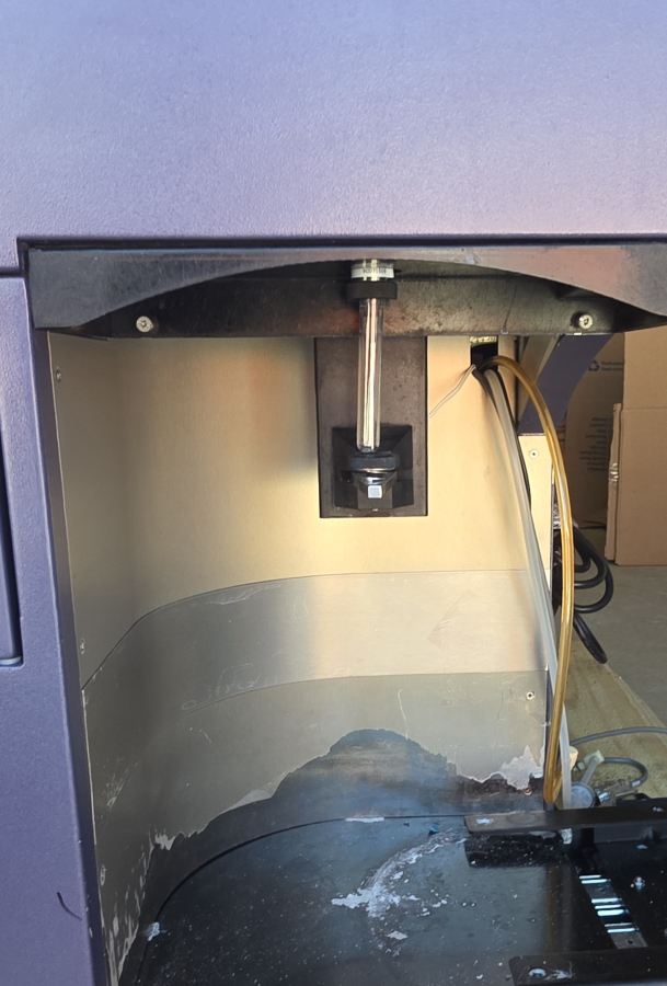 BD Biosciences LSRFortessa Cell Analyzer; S/N H64717700119, photo 21 of 54