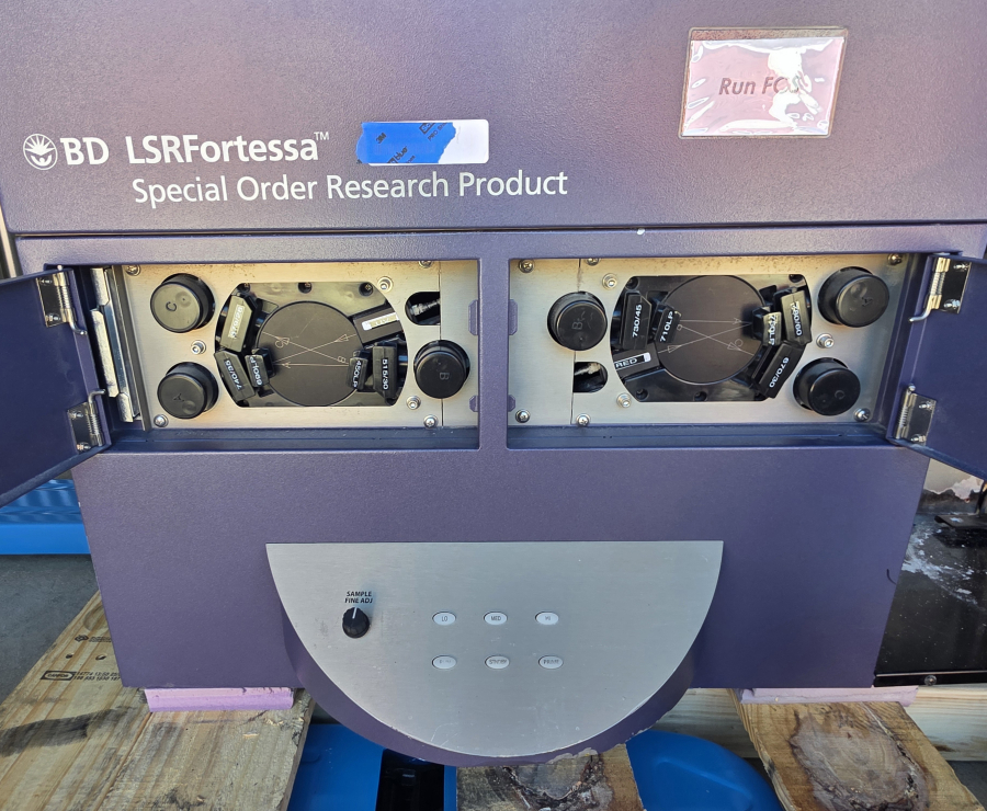 BD Biosciences LSRFortessa Cell Analyzer; S/N H64717700119, photo 26 of 54