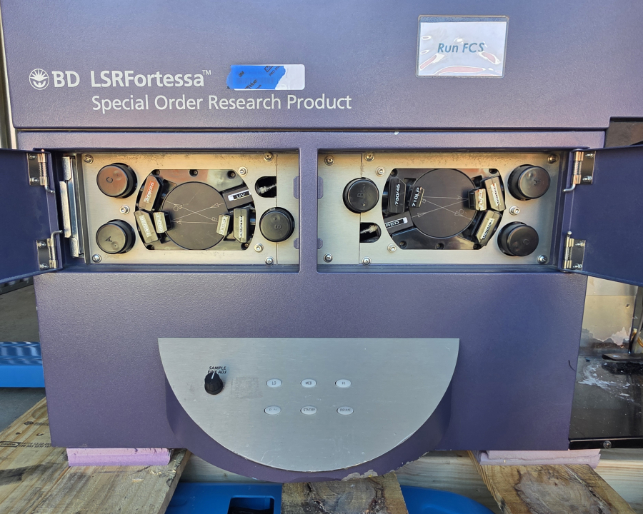 BD Biosciences LSRFortessa Cell Analyzer; S/N H64717700119, photo 27 of 54