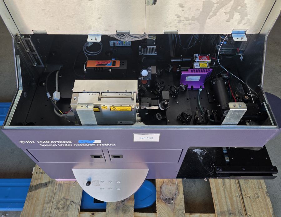 BD Biosciences LSRFortessa Cell Analyzer; S/N H64717700119, photo 42 of 54