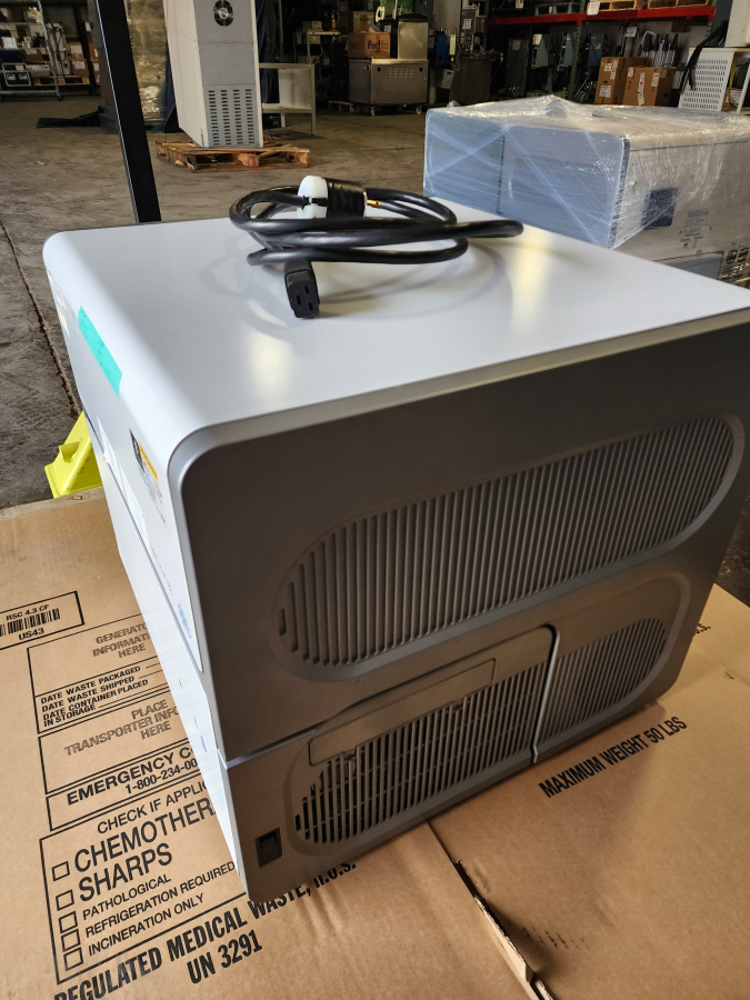 Roche LightCycler 480/96 PCR System includes computer with software;  S/N 20620, photo 10 of 18