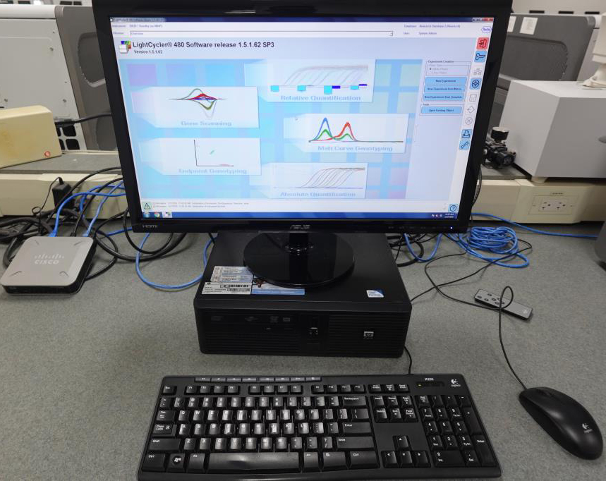 Roche LightCycler 480/96 PCR System includes computer with software;  S/N 20620, photo 3 of 18