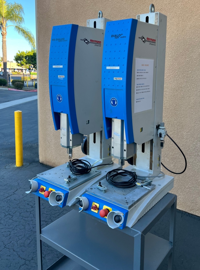 Pair of Herrmann HSDDC 4.5kW 20kHz Ultraschall Ultrasonic Welding Machines; S/N SM11010/12, 0680/11, photo 2 of 31