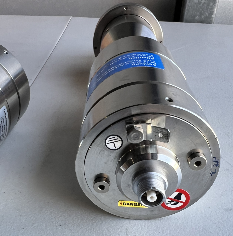 Pair of Herrmann HSDDC 4.5kW 20kHz Ultraschall Ultrasonic Welding Machines; S/N SM11010/12, 0680/11, photo 25 of 31