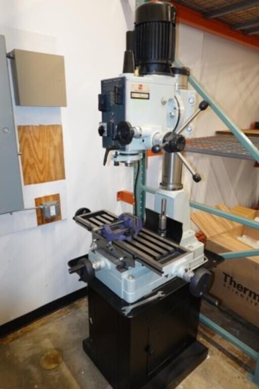 Rong Fu RF-40 Geared Head Milling & Drilling Machine 09542911, photo 5 of 23