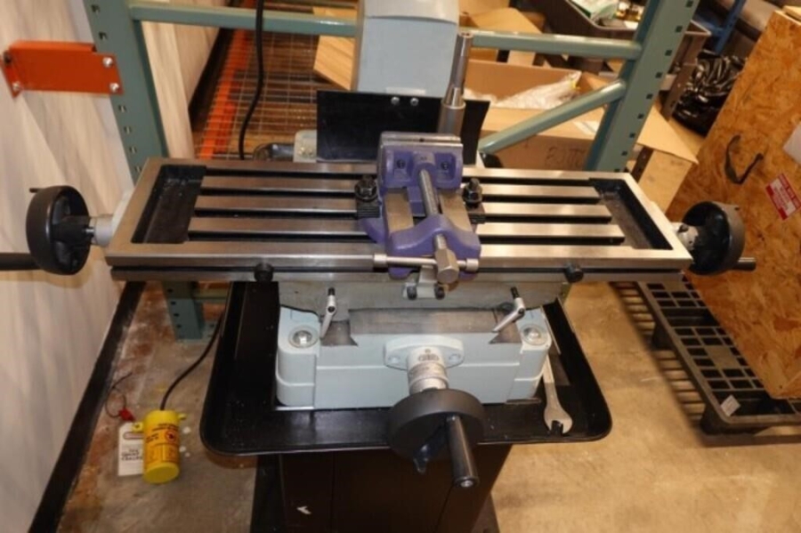 Rong Fu RF-40 Geared Head Milling & Drilling Machine 09542911, photo 13 of 23