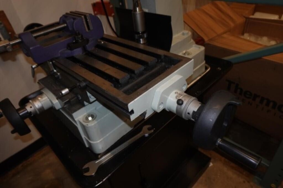 Rong Fu RF-40 Geared Head Milling & Drilling Machine 09542911, photo 12 of 23