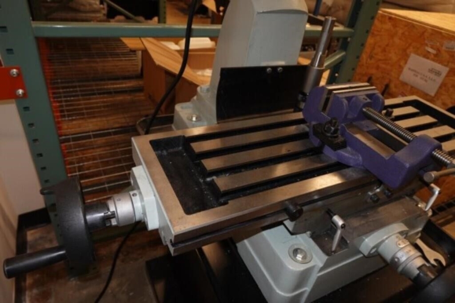 Rong Fu RF-40 Geared Head Milling & Drilling Machine 09542911, photo 11 of 23