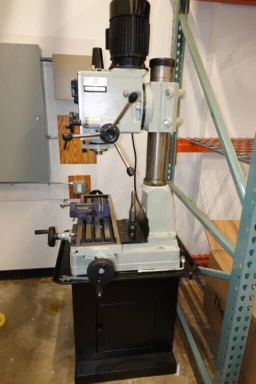 Rong Fu RF-40 Geared Head Milling & Drilling Machine 09542911, photo 4 of 23