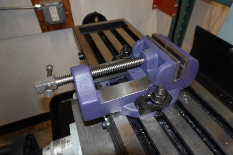 Rong Fu RF-40 Geared Head Milling & Drilling Machine 09542911, photo 7 of 23