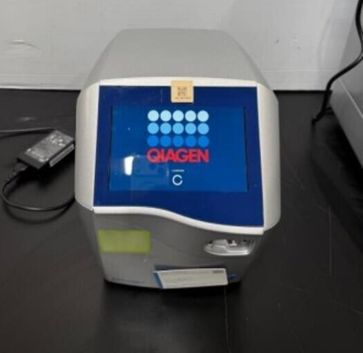 Qiagen QIAxpert Spectrophotometer; S/N #201073, photo 2 of 8