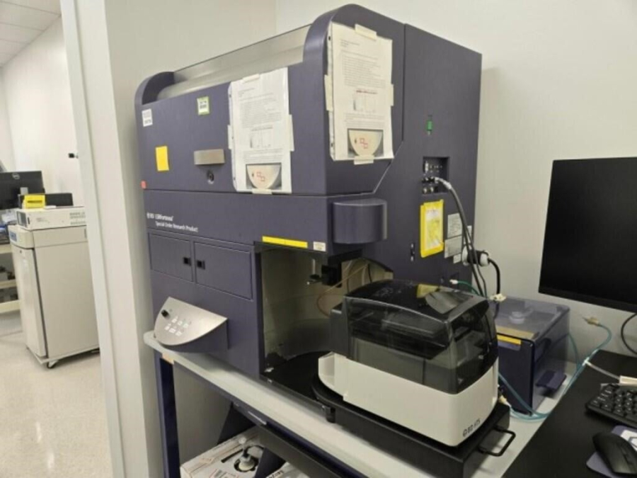 BD Biosciences LSRFortessa 647794L6 Cell Analyzer-Flow Cytometer System, 647701 HTS, HP Z230 Workstation, Fluidics Cart, ONEAC Conditioned PS; Rolling Table, photo 3 of 26