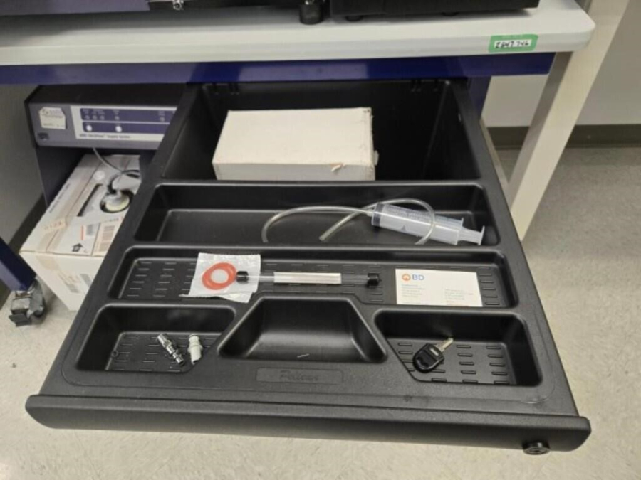 BD Biosciences LSRFortessa 647794L6 Cell Analyzer-Flow Cytometer System, 647701 HTS, HP Z230 Workstation, Fluidics Cart, ONEAC Conditioned PS; Rolling Table, photo 11 of 26