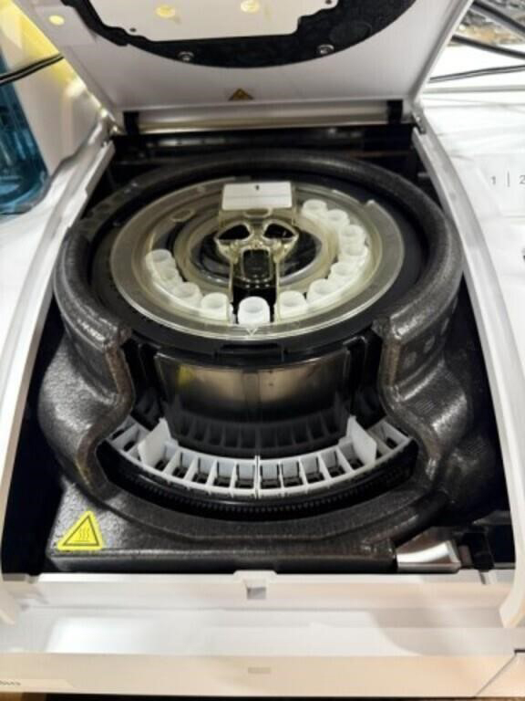 Roche Cedex Bio Bioprocess Metabolite Analyzer w/ Computer, Software 3.0; S/N 35726, photo 12 of 17