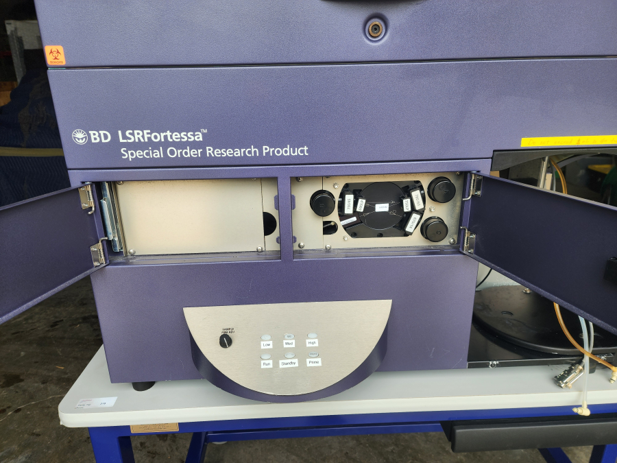 BD Biosciences LSRFortessa 647794L6 Cell Analyzer-Flow Cytometer System, 647701 HTS, HP Z230 Workstation, Fluidics Cart, ONEAC Conditioned PS; Rolling Table, photo 29 of 105