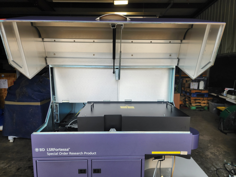 BD Biosciences LSRFortessa 647794L6 Cell Analyzer-Flow Cytometer System, 647701 HTS, HP Z230 Workstation, Fluidics Cart, ONEAC Conditioned PS; Rolling Table, photo 33 of 105