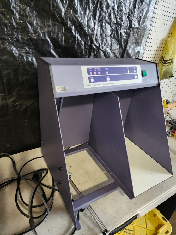 BD Biosciences LSRFortessa 647794L6 Cell Analyzer-Flow Cytometer System, 647701 HTS, HP Z230 Workstation, Fluidics Cart, ONEAC Conditioned PS; Rolling Table, photo 70 of 105