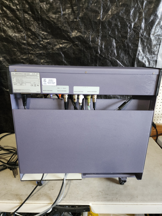 BD Biosciences LSRFortessa 647794L6 Cell Analyzer-Flow Cytometer System, 647701 HTS, HP Z230 Workstation, Fluidics Cart, ONEAC Conditioned PS; Rolling Table, photo 72 of 105