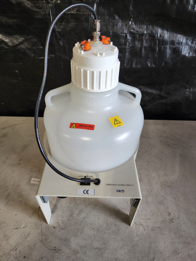 BD Biosciences LSRFortessa 647794L6 Cell Analyzer-Flow Cytometer System, 647701 HTS, HP Z230 Workstation, Fluidics Cart, ONEAC Conditioned PS; Rolling Table, photo 77 of 105